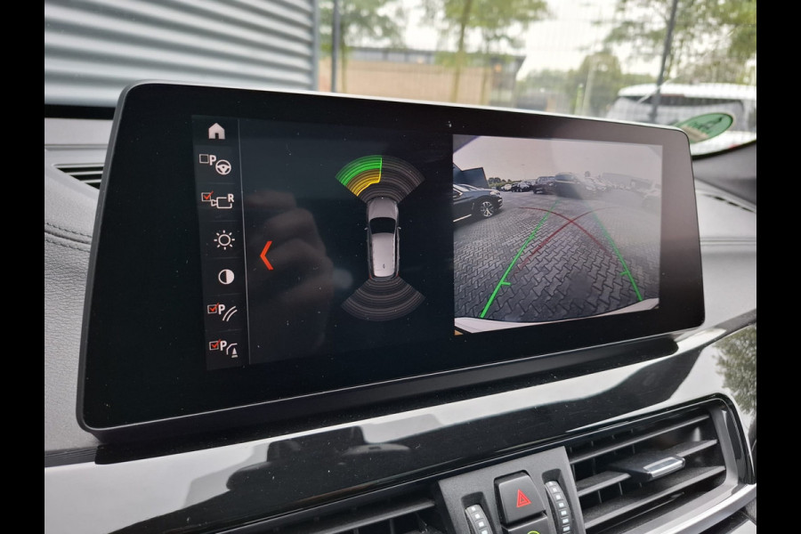 BMW X1 xDrive25e X Line Plug in Hybrid 221pk PHEV | Panodak | Trekhaak Afneembaar | Adaptive Cruise | Harman Kardon | Head Up | Sfeerverlichting | Half Lederen Bekleding | Apple Carplay | Navigatie | Camera |