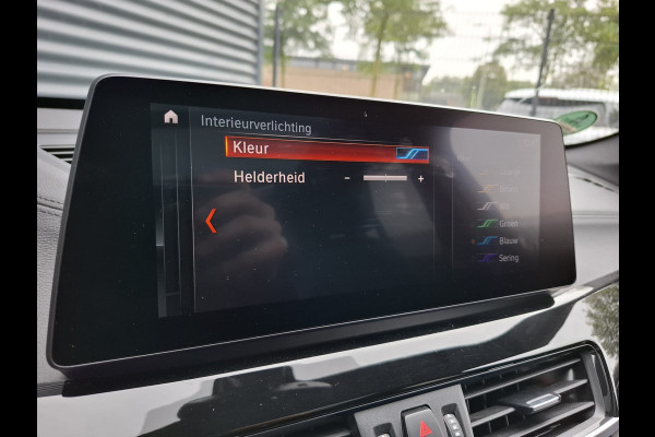 BMW X1 xDrive25e X Line Plug in Hybrid 221pk PHEV | Panodak | Trekhaak Afneembaar | Adaptive Cruise | Harman Kardon | Head Up | Sfeerverlichting | Half Lederen Bekleding | Apple Carplay | Navigatie | Camera |