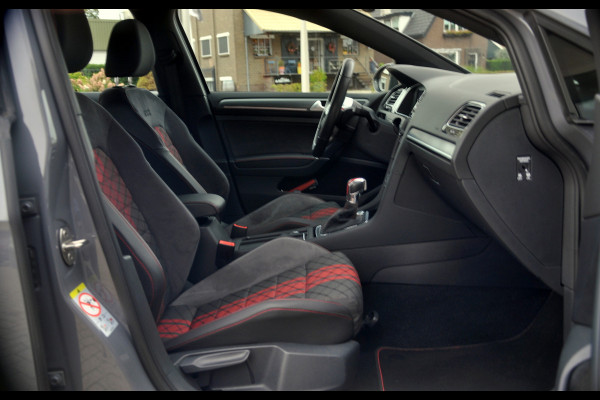 Volkswagen Golf 2.0 TSI GTI TCR | Panoramadak | Virtual Cockpit | Zeer nette staat!