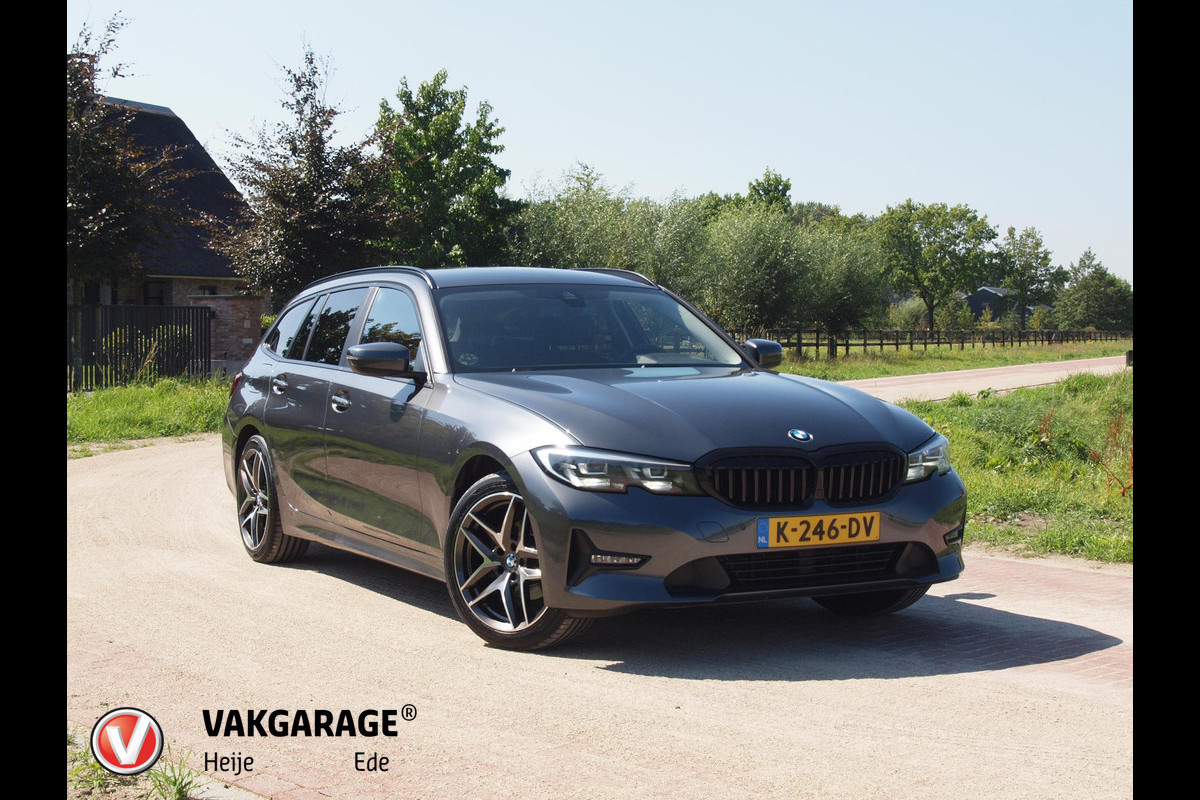 BMW 3 Serie Touring 318i Executive Edition | Apple Carplay | Navigatie |  Cruise Control | Parkeersensoren | NL-Auto |