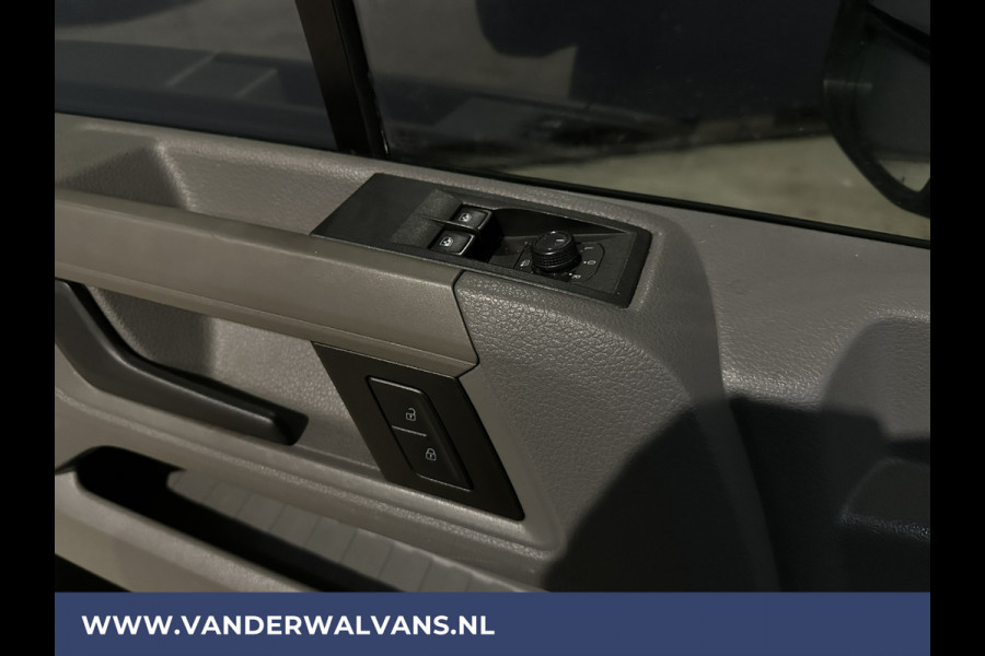 Volkswagen Crafter 2.0 TDI 140pk L3H3 L2H2 Euro6 Airco | Camera | Cruisecontrol | Apple Carplay Android Auto, 3000kg trekvermogen, Parkeersensoren, Chauffeursstoel, Bijrijdersbank