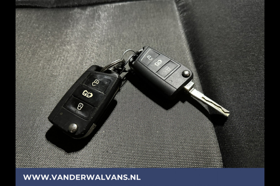 Volkswagen Crafter 2.0 TDI 140pk L3H3 L2H2 Euro6 Airco | Camera | Cruisecontrol | Apple Carplay Android Auto, 3000kg trekvermogen, Parkeersensoren, Chauffeursstoel, Bijrijdersbank