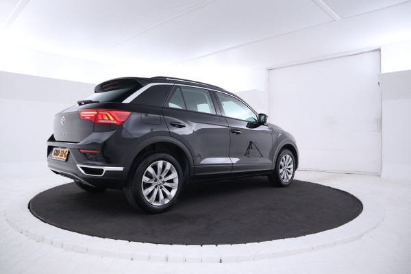 Volkswagen T-Roc 1.0 TSI Style Camera, Navigatie, Apple Carplay, Climate,