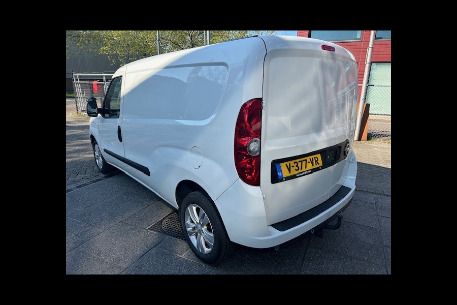 Opel Combo 1.3 CDTi L2H1 Sport AIRCO I 3-ZITS I CRUISE CONTROL I TREKHAAK I STOELVERWARMING I MULTIMEDIA I 1e EIGENAAR I COMPLETE ONDERHOUDSHISTORIE