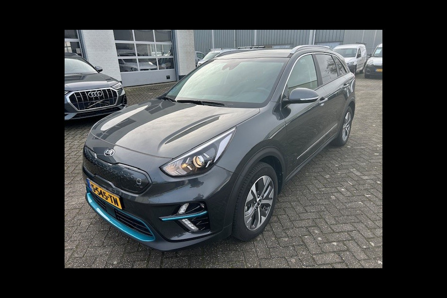 Kia e-Niro DynamicPlusLine 64 kWh AIRCO I NAVIGATIE I CAMERA I PDC I HALF LEDER I COMPLETE ONDERHOUDSHISTORIE I 7 JAAR FABRIEKS GARANTIE I PRIJS INCLUSIEF 2.000 EURO SUBSIDIE VAN DE OVERHEID I 12 % BIJTELLINGSREGELING I 2 OP VOORRAAD.