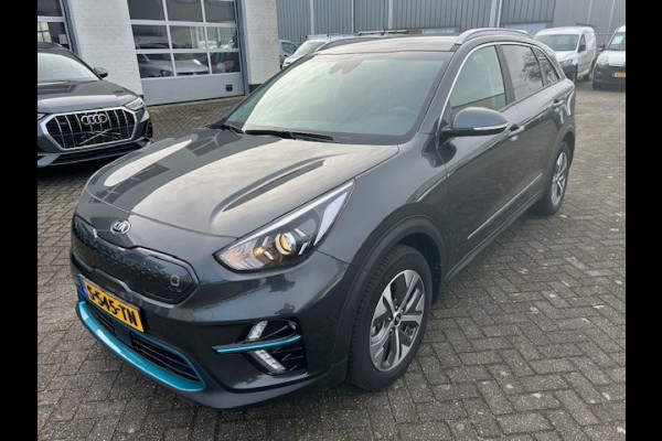 Kia e-Niro DynamicPlusLine 64 kWh AIRCO I NAVIGATIE I CAMERA I PDC I HALF LEDER I COMPLETE ONDERHOUDSHISTORIE I 7 JAAR FABRIEKS GARANTIE I PRIJS INCLUSIEF 2.000 EURO SUBSIDIE VAN DE OVERHEID I 12 % BIJTELLINGSREGELING I 2 OP VOORRAAD.