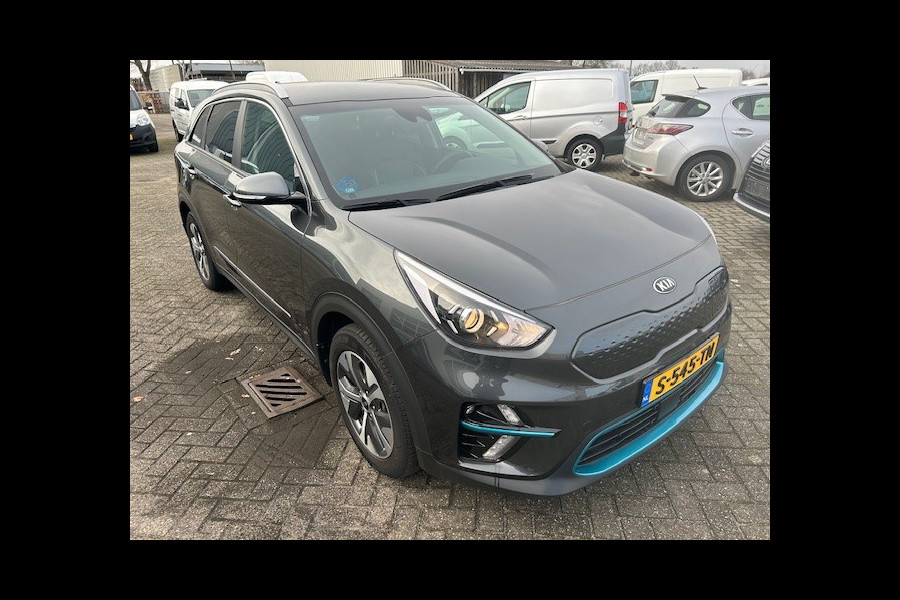 Kia e-Niro DynamicPlusLine 64 kWh AIRCO I NAVIGATIE I CAMERA I PDC I HALF LEDER I COMPLETE ONDERHOUDSHISTORIE I 7 JAAR FABRIEKS GARANTIE I PRIJS INCLUSIEF 2.000 EURO SUBSIDIE VAN DE OVERHEID I 12 % BIJTELLINGSREGELING I 2 OP VOORRAAD.