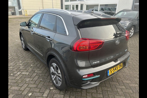 Kia e-Niro DynamicPlusLine 64 kWh AIRCO I NAVIGATIE I CAMERA I PDC I HALF LEDER I COMPLETE ONDERHOUDSHISTORIE I 7 JAAR FABRIEKS GARANTIE I PRIJS INCLUSIEF 2.000 EURO SUBSIDIE VAN DE OVERHEID I 12 % BIJTELLINGSREGELING I 2 OP VOORRAAD.