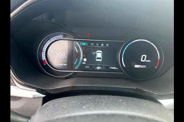 Kia e-Niro DynamicPlusLine 64 kWh AIRCO I NAVIGATIE I CAMERA I PDC I HALF LEDER I COMPLETE ONDERHOUDSHISTORIE I 7 JAAR FABRIEKS GARANTIE I PRIJS INCLUSIEF 2.000 EURO SUBSIDIE VAN DE OVERHEID I 12 % BIJTELLINGSREGELING I 2 OP VOORRAAD.