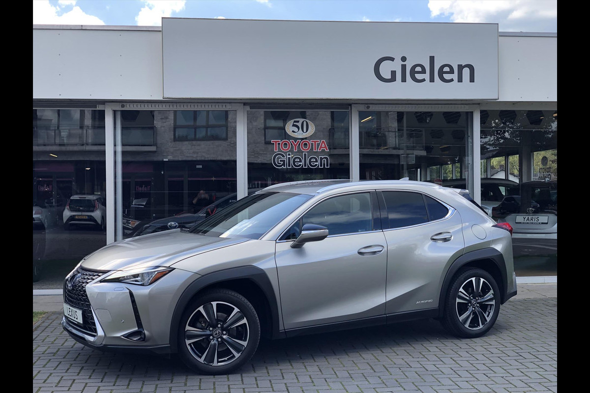 Lexus UX 250h 184pk Preference Line | Dodehoekherkenning, Parkeersensoren, Keyless, 18 inch, CarPlay, Stoel + Stuurverwarming