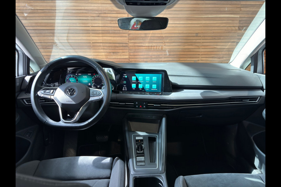 Volkswagen Golf 1.4 eHybrid Style | PANO | Trekhaak | Camera | ACC | Apple Carplay | Ambient | Velours | Virtual | Full LED |