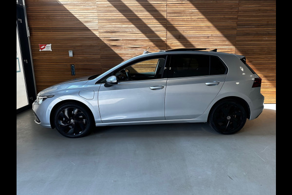 Volkswagen Golf 1.4 eHybrid Style | PANO | Trekhaak | Camera | ACC | Apple Carplay | Ambient | Velours | Virtual | Full LED |