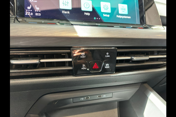 Volkswagen Golf 1.4 eHybrid Style | PANO | Trekhaak | Camera | ACC | Apple Carplay | Ambient | Velours | Virtual | Full LED |