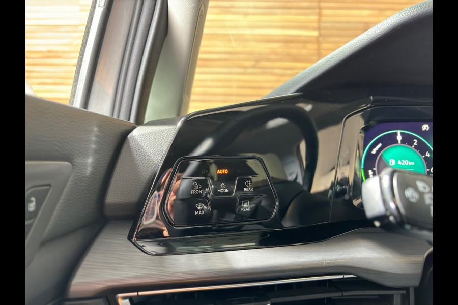 Volkswagen Golf 1.4 eHybrid Style | PANO | Trekhaak | Camera | ACC | Apple Carplay | Ambient | Velours | Virtual | Full LED |