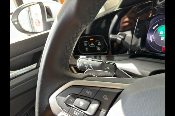 Volkswagen Golf 1.4 eHybrid Style | PANO | Trekhaak | Camera | ACC | Apple Carplay | Ambient | Velours | Virtual | Full LED |