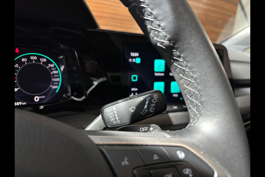 Volkswagen Golf 1.4 eHybrid Style | PANO | Trekhaak | Camera | ACC | Apple Carplay | Ambient | Velours | Virtual | Full LED |