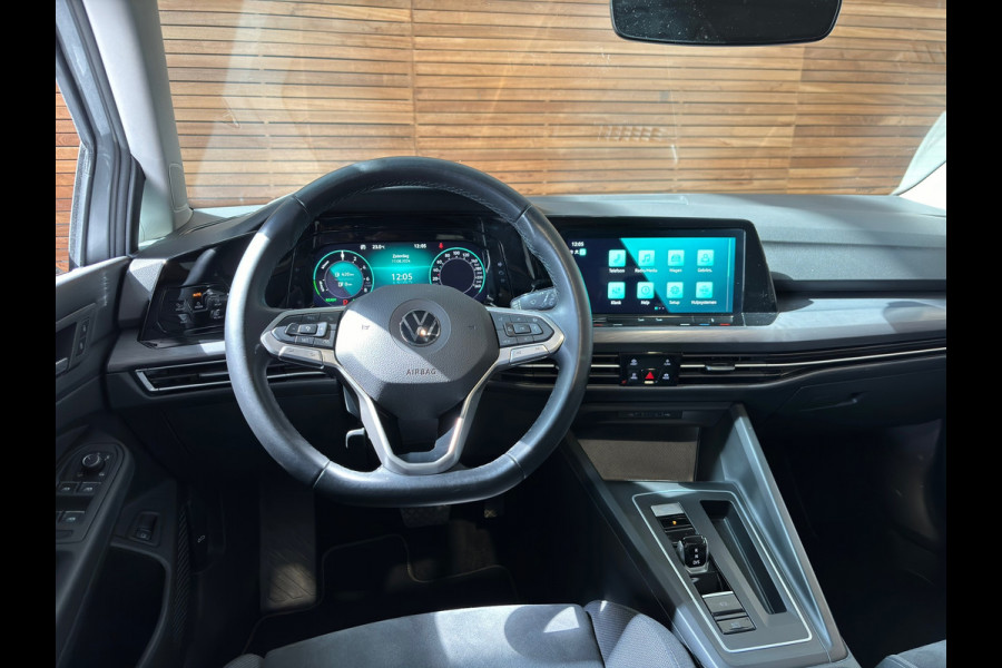 Volkswagen Golf 1.4 eHybrid Style | PANO | Trekhaak | Camera | ACC | Apple Carplay | Ambient | Velours | Virtual | Full LED |