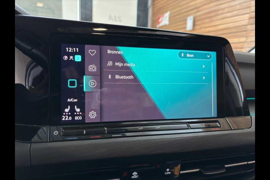 Volkswagen Golf 1.4 eHybrid Style | PANO | Trekhaak | Camera | ACC | Apple Carplay | Ambient | Velours | Virtual | Full LED |