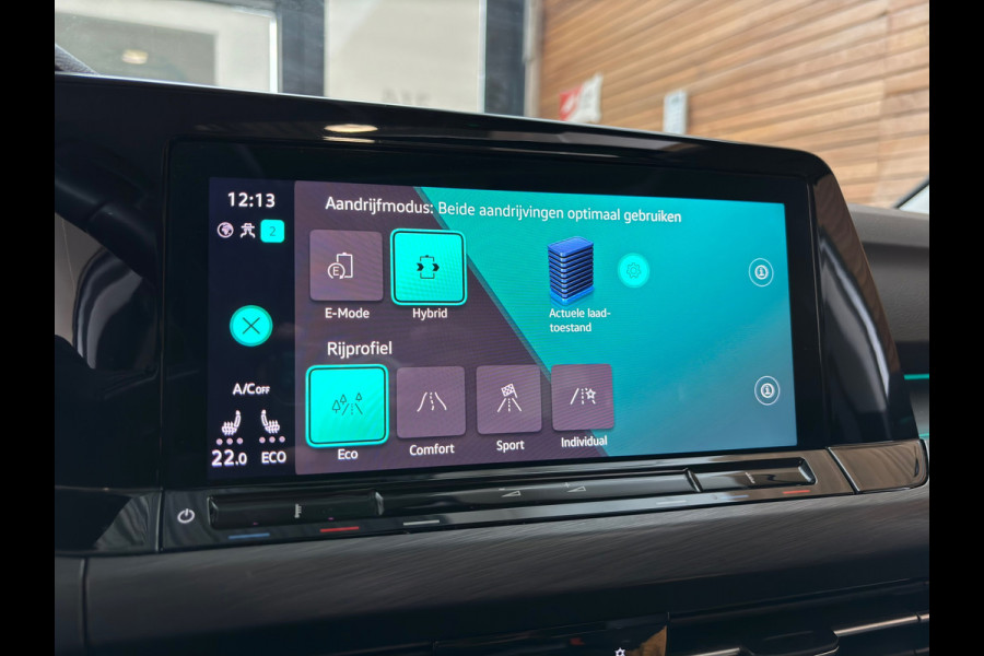 Volkswagen Golf 1.4 eHybrid Style | PANO | Trekhaak | Camera | ACC | Apple Carplay | Ambient | Velours | Virtual | Full LED |