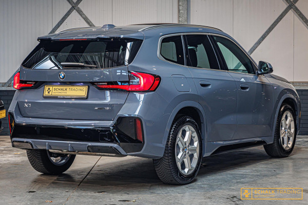 BMW X1 SDrive18i M-sport Full Pano H&K Trekhaak HUD Leder