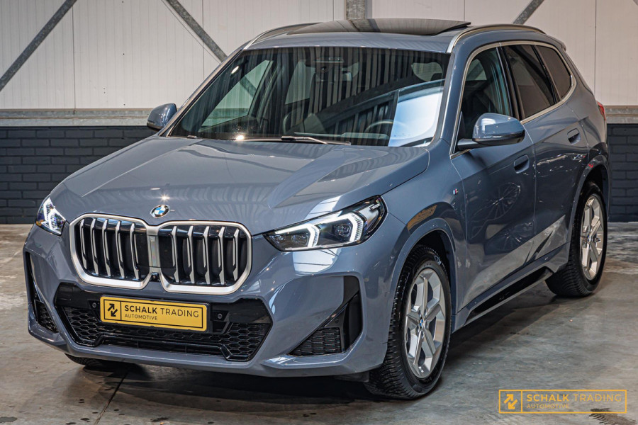 BMW X1 SDrive18i M-sport Full Pano H&K Trekhaak HUD Leder