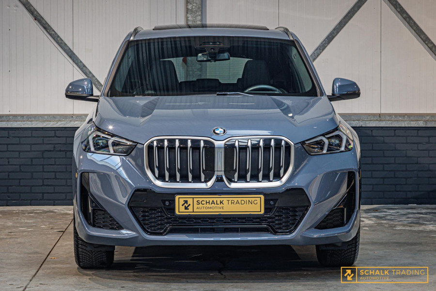 BMW X1 SDrive18i M-sport Full Pano H&K Trekhaak HUD Leder