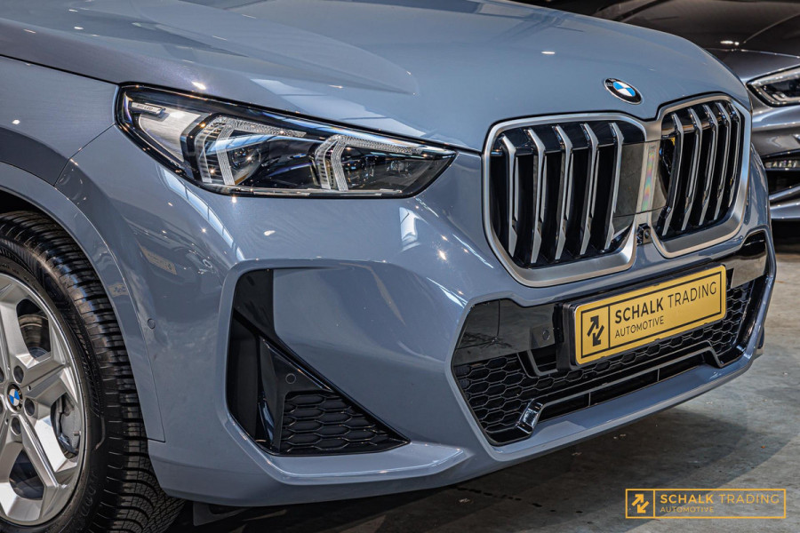 BMW X1 SDrive18i M-sport Full Pano H&K Trekhaak HUD Leder