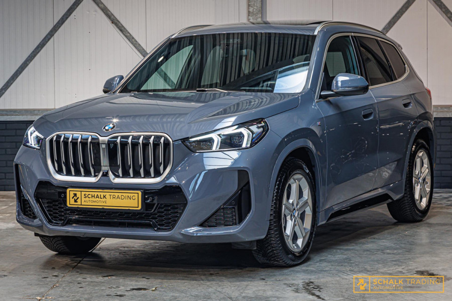 BMW X1 SDrive18i M-sport Full Pano H&K Trekhaak HUD Leder