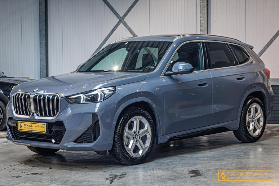 BMW X1 SDrive18i M-sport Full Pano H&K Trekhaak HUD Leder