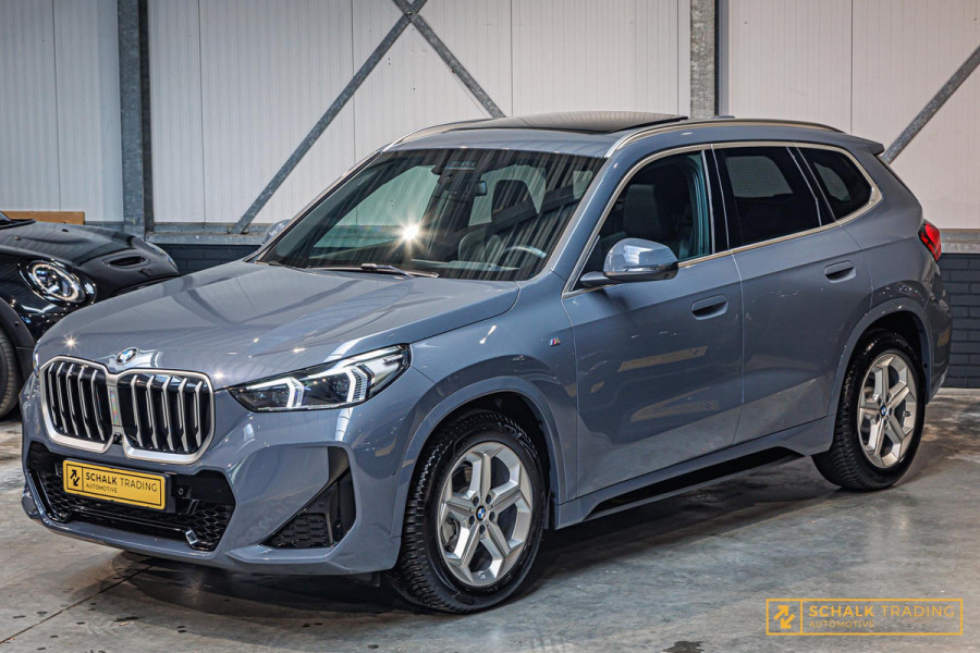 BMW X1 SDrive18i M-sport Full Pano H&K Trekhaak HUD Leder