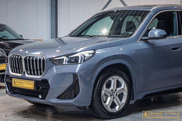 BMW X1 SDrive18i M-sport Full Pano H&K Trekhaak HUD Leder