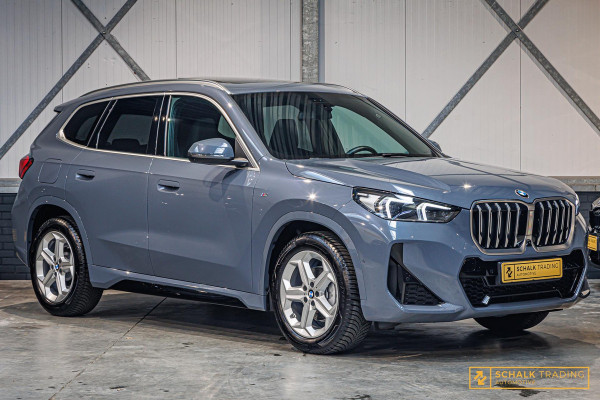 BMW X1 SDrive18i M-sport Full Pano H&K Trekhaak HUD Leder