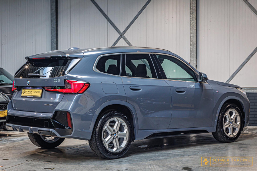 BMW X1 SDrive18i M-sport Full Pano H&K Trekhaak HUD Leder