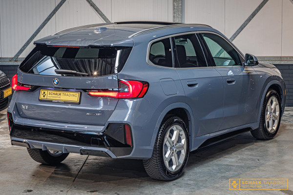 BMW X1 SDrive18i M-sport Full Pano H&K Trekhaak HUD Leder