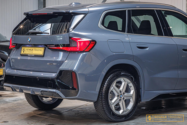 BMW X1 SDrive18i M-sport Full Pano H&K Trekhaak HUD Leder