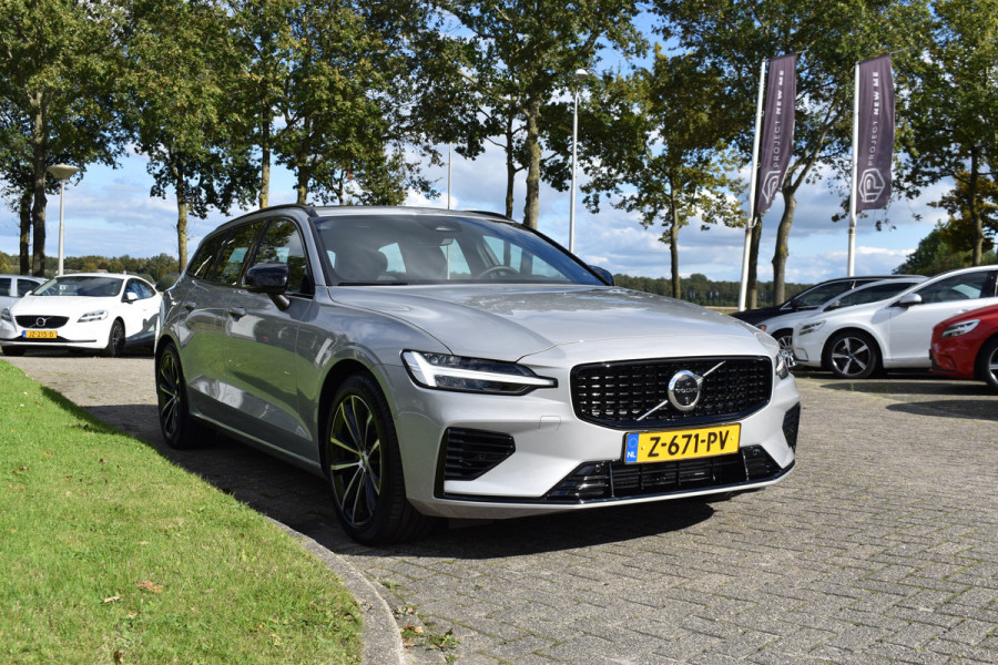 Volvo V60 T6 350PK Automaat Recharge AWD Plus Dark | H&K | Trekhaak | Blis | Stuurverwarming | Panoramadak | Elektr. stoel 18"LMV