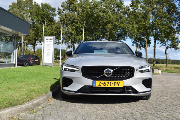 Volvo V60 T6 350PK Automaat Recharge AWD Plus Dark | H&K | Trekhaak | Blis | Stuurverwarming | Panoramadak | Elektr. stoel 18"LMV