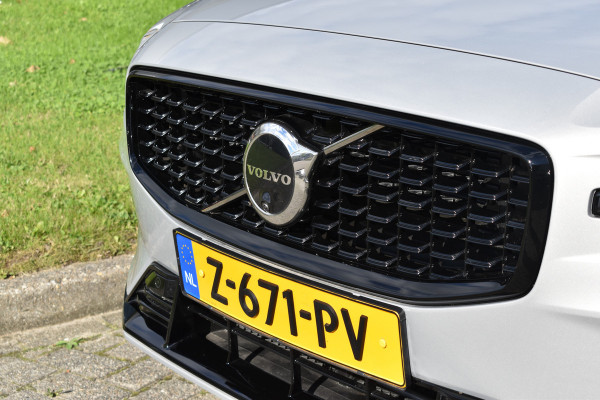 Volvo V60 T6 350PK Automaat Recharge AWD Plus Dark | H&K | Trekhaak | Blis | Stuurverwarming | Panoramadak | Elektr. stoel 18"LMV