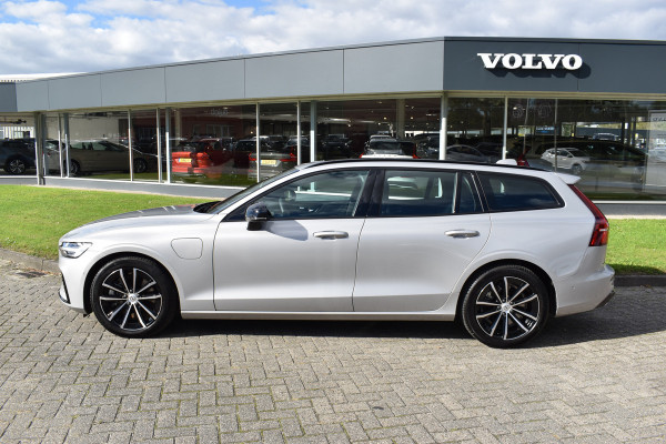 Volvo V60 T6 350PK Automaat Recharge AWD Plus Dark | H&K | Trekhaak | Blis | Stuurverwarming | Panoramadak | Elektr. stoel 18"LMV