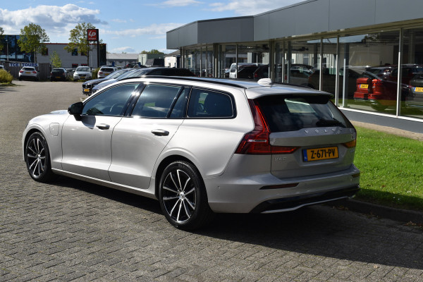 Volvo V60 T6 350PK Automaat Recharge AWD Plus Dark | H&K | Trekhaak | Blis | Stuurverwarming | Panoramadak | Elektr. stoel 18"LMV