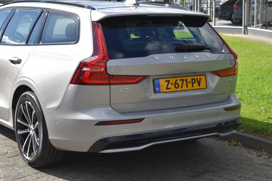 Volvo V60 T6 350PK Automaat Recharge AWD Plus Dark | H&K | Trekhaak | Blis | Stuurverwarming | Panoramadak | Elektr. stoel 18"LMV