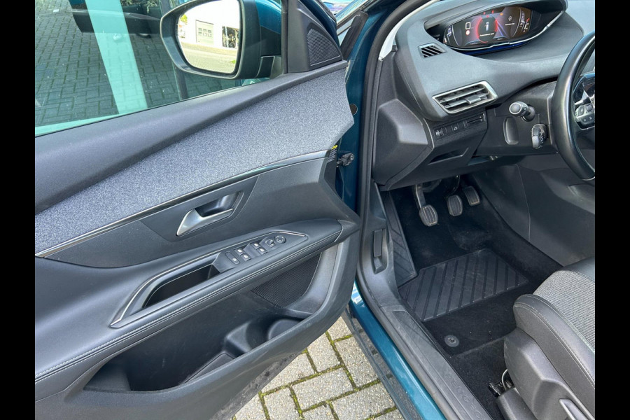 Peugeot 5008 1.2 PureTech Allure Premium - Navi - Trekhaak - Parkeerhulp - Org.NL-NAP