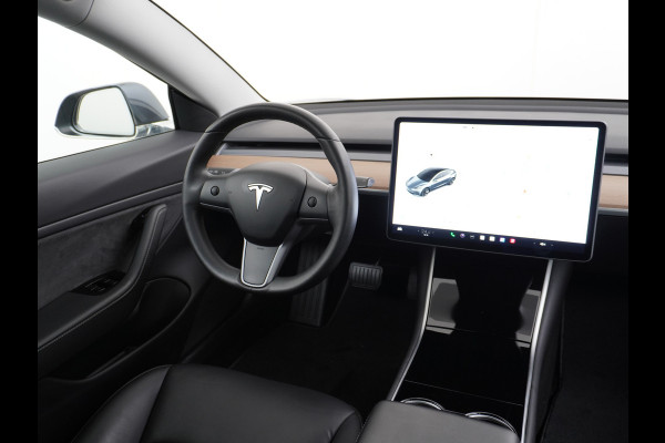 Tesla Model 3 Long Range RWD 75kWh 325PK Achterwielaandrijving Leder Premium-l.s. PanoDak Adaptive cruise 18" Camera's Elektr.-Stuur+Stoelen+S Navi full map LED-a+v ACC Dual-ECC DAB Voorverwarmen interieur via App Keyless via Telefoonsleutel One-Pedal-Drive Orgineel NL Auto Achterwielaandrijving, lager in de wegenbelasting, meer rijbereik door lager gewicht!