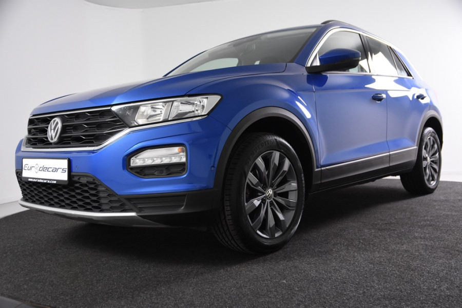 Volkswagen T-Roc 1.0 TSI Style *Navigatie*Trekhaak*Park assist*