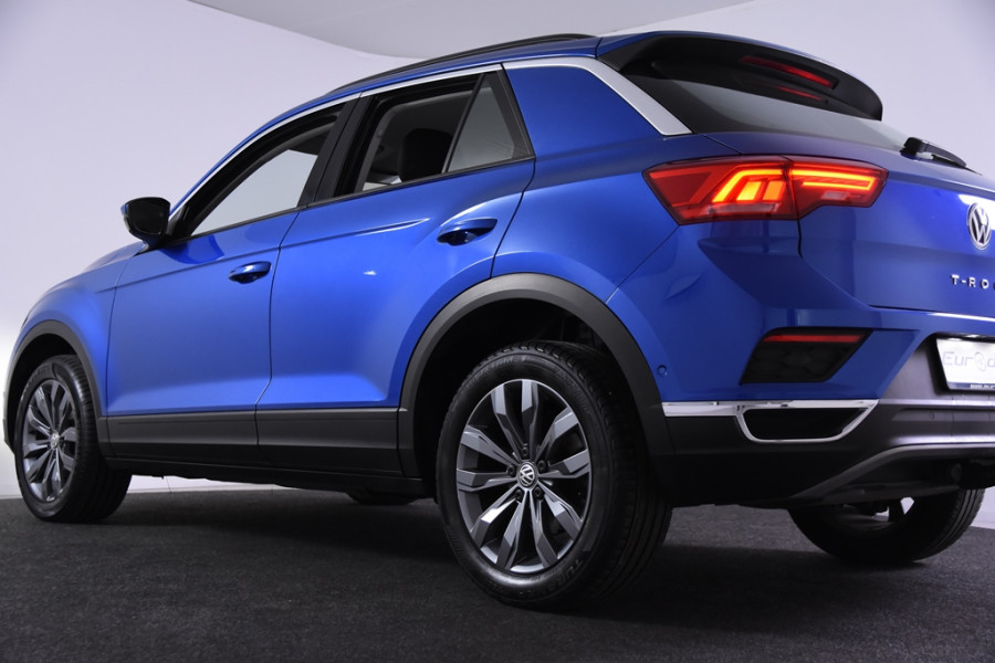 Volkswagen T-Roc 1.0 TSI Style *Navigatie*Trekhaak*Park assist*