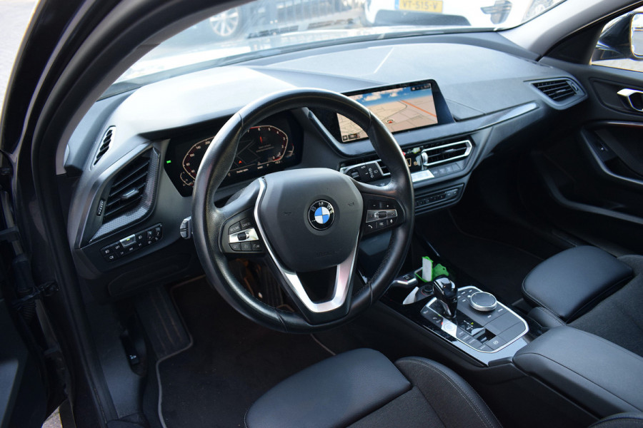 BMW 1-serie 118i Executive Edition | Apple CarPlay | Virtual | Half Leer | LED