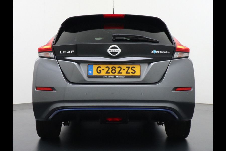 Nissan Leaf 62 kWh Apple Carplay Android Auto Navi Ecc Bluetooth DAB Camera Trekhaak Keyless Adapt.Cruise-Control Led DAB Stoelverwarming Re Verwarmd Lederen Stuur Isofix e+ N-Connecta