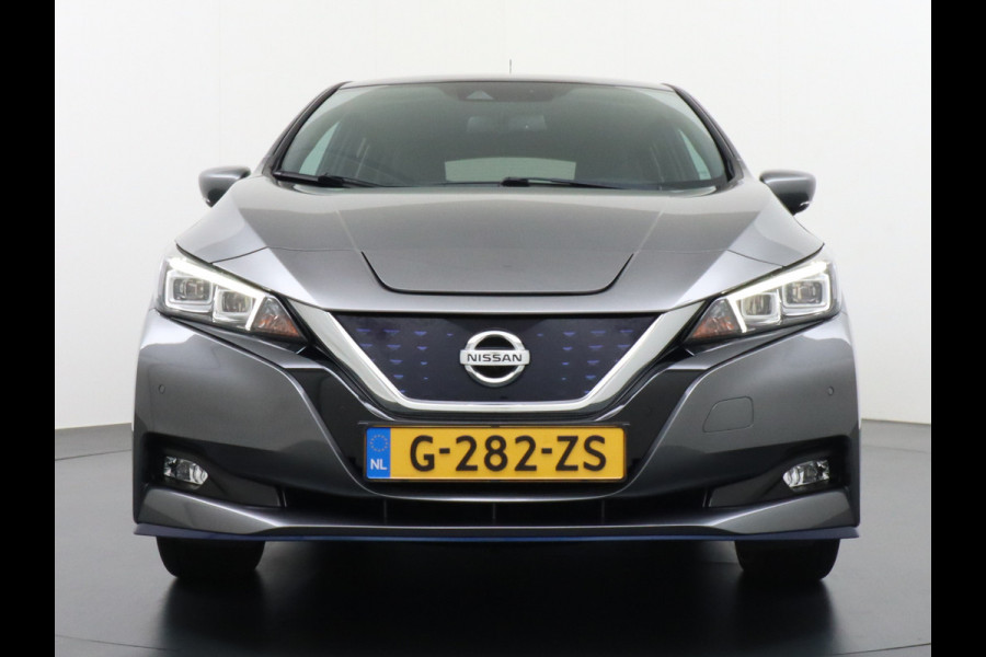 Nissan Leaf 62 kWh Apple Carplay Android Auto Navi Ecc Bluetooth DAB Camera Trekhaak Keyless Adapt.Cruise-Control Led DAB Stoelverwarming Re Verwarmd Lederen Stuur Isofix e+ N-Connecta