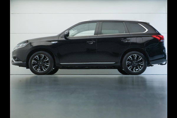 Mitsubishi Outlander 2.0 PHEV Premium Black edition (APPLE CARPLAY,ALCANTARA,LED,KEYLESS,DODEHOEK,STUUR-STOELVERWARMING,TREKHAAK)