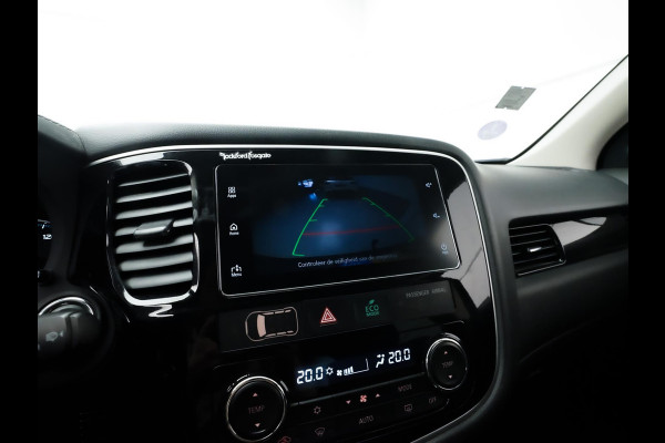 Mitsubishi Outlander 2.0 PHEV Premium Black edition (APPLE CARPLAY,ALCANTARA,LED,KEYLESS,DODEHOEK,STUUR-STOELVERWARMING,TREKHAAK)